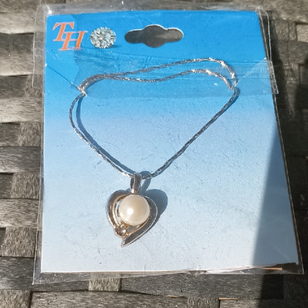 Silver and White Pearl Pendant Necklace